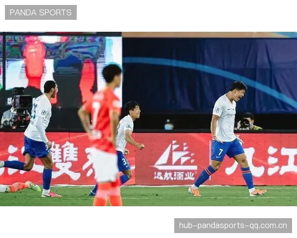 维拉赛季首胜：从“逆袭”到“开门红”——如何让球队在逆境中绽放光彩
